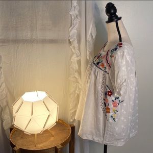 THML NWT White Peasant Short Sleeve Floral Embroidered Top Size Medium